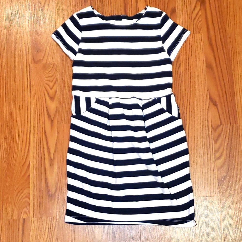 H&M
Short Sleeve Dress (Size US 4-6Y)